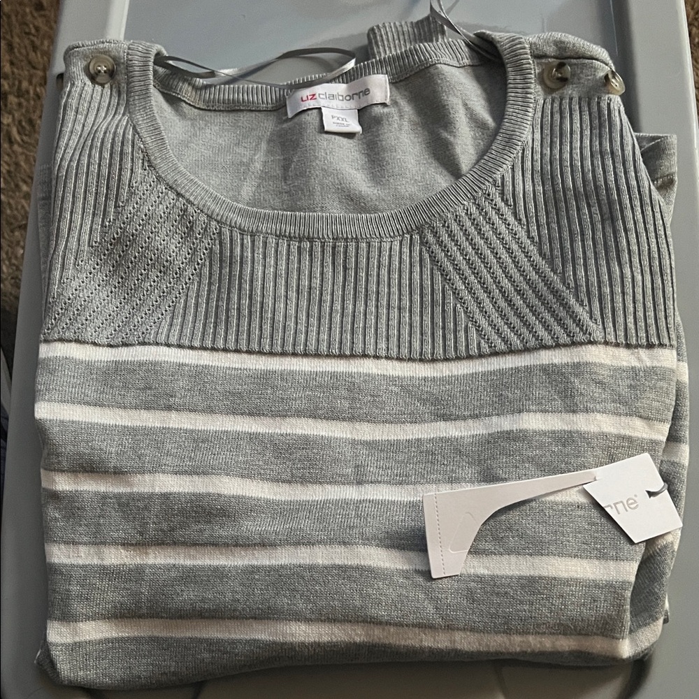 Liz Claiborne Men's Gray and White Striped Crewneck Sweater